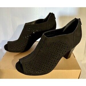 Giani Bernini Alanny Perforated Black Booties Peep Toe Block Heel Shoes Sz 8.5